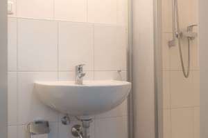 Laim nach Altbausanierung: Helle 1-Zimmer-Wohnung in kleinem kernsaniertem Wohnhaus – Lutzstraße 36, 80687 St. Ulrich, München – Vorschaubild 8
