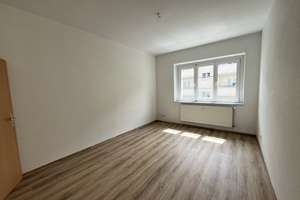 Sonnige 3 Raum Wohnung mit Balkon zum relaxen | + EBK auf Wunsch – Grenzgraben 18, 9126 Bernsdorf, Chemnitz – Vorschaubild 3