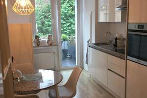 Ab 01.04. frei / 2-Zi- Wohnung mit Balkon Köln/Belgisches Viertel, Küche soll übernommen werden 