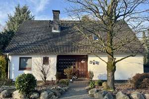 Exklusives Wohnen in Sackgassenlage: Gepflegtes Haus mit Galerie, Kamin und Garten in Heide-Ost – Die vollständige Adresse der Immobilie erhältst du vom Anbieter., 25746 Heide – Vorschaubild 2