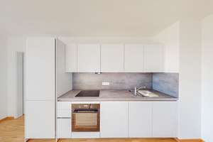 Offene Wohnküche & Balkon: 2-Zimmer-Apartment zum Wohlfühlen – Forst-Kasten-Allee 123b, 81475 Fürstenried-West, München – Vorschaubild 3
