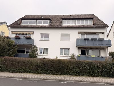 Sehr schön geschnittene, frisch sanierte Dachgeschosswohnung in Toplage