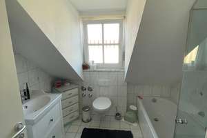 Helle Dachgeschosswohnung mit Balkon – Wohnen zum Wohlfühlen – Gartenstraße 68, 85757 Karlsfeld – Vorschaubild 8