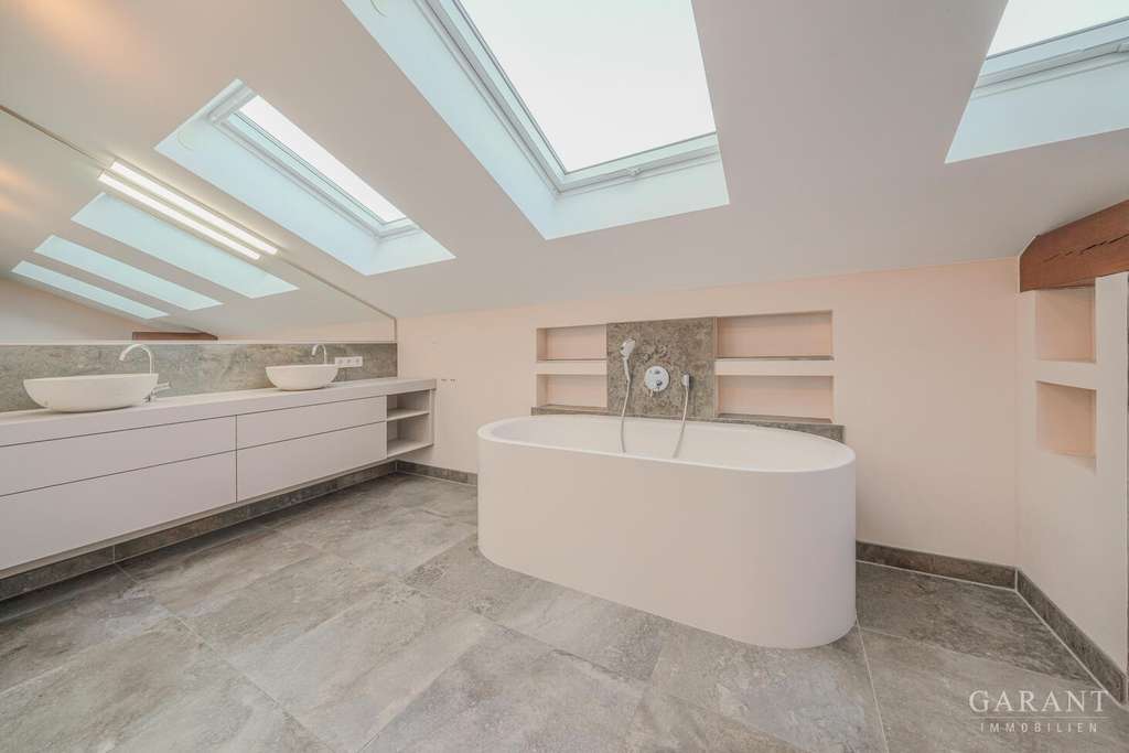 Immobilie in Zorneding - Modernes Reihenmittelhaus mit eigenem Pool im Garten - Bild 0