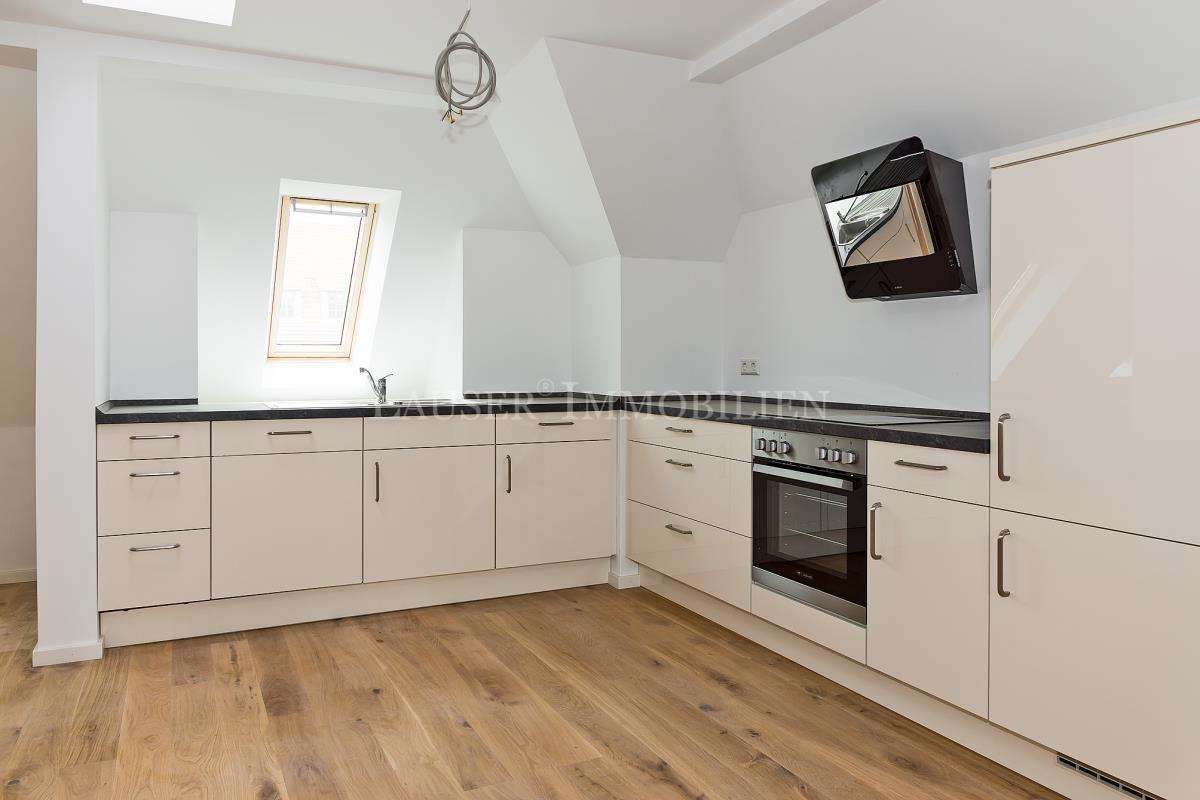 Kernsanierte und großzügige City-Maisonette mit Balkon zum Wohlfühlen - Photo 2