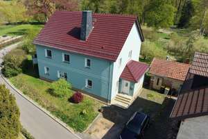 Ein Zuhause, zwei Möglichkeiten – stilvoll saniert & bereit für Ihre Zukunft – Die vollständige Adresse der Immobilie erhältst du vom Anbieter., 36448 Bad Liebenstein – Vorschaubild 2