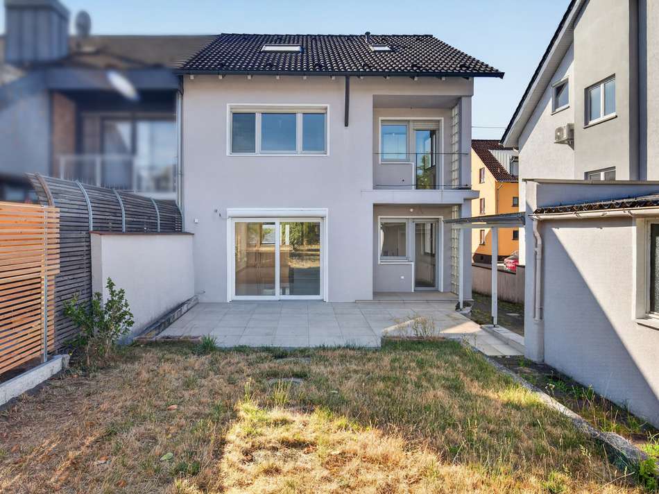 Hausrückseite mit Terrasse