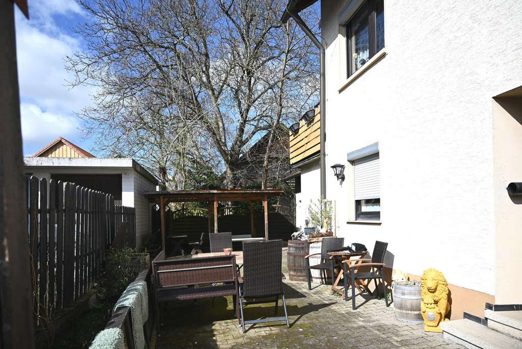 Immobilie in Reute - Vermietetes Ein- bis Zweifamilienhaus mit großem Grundstück - Bild 4