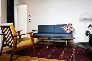 Stilvolle, helle 3-Zimmer-Altbauwohnung mit Balkon & Garage