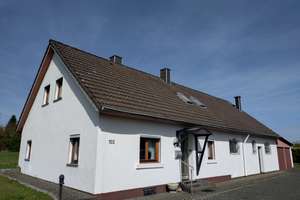 Tolle Immobilie in perfekter Lage, Ruheoase auf 3.900 qm Grundstück. Doppelgarage, ausbaufähig – Im Oberdorf 102, 52393 Hürtgenwald – Vorschaubild 3