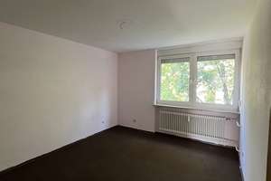 Sanierungsbedürftige 2-Zimmer-Wohnung mit Balkon und Loggia in ruhiger Lage am Dutzendteich – Schultheißallee 63, 90478 Ludwigsfeld, Nürnberg – Vorschaubild 4