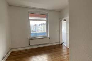Sofortbezug! Helle 5-Zimmer-Altbauwohnung m. Balkon über den Dächern von Kiel zu kaufen. – Die vollständige Adresse der Immobilie erhältst du vom Anbieter., 24114 Südfriedhof, Kiel – Vorschaubild 11