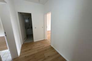 Alles NEU - DG  + Aufzug  + Küche mit Balkon  + WG-gerecht ! – Bernsdorfer Straße 69, 9126 Bernsdorf, Chemnitz – Vorschaubild 3