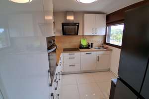 helle und freundliche  3-Zimmer-DG-Wohnung mit Balkon und Einbauküche mitten in Knielingen