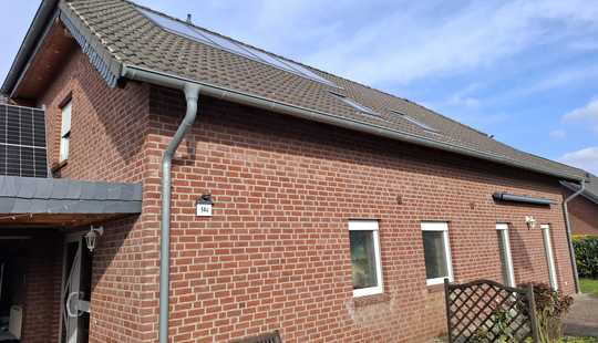 Bild von 1-Familienhaus mit Einliegerwohnung und großer Doppelgarage