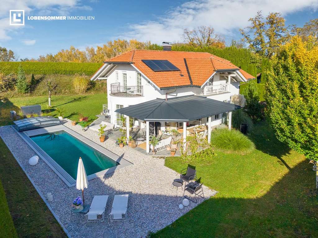 Immobilie in Saaldorf-Surheim - Uneinsehbar, entspannt, wohltuend: Exklusive Landhausvilla mit höchster Lebensqualität. - Bild 1