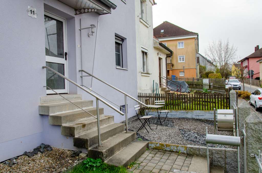 Immobilie in Pegnitz - Doppelhaushälfte in zentraler Lage von Pegnitz – Modernisiert & familienfreundlich - Bild 2