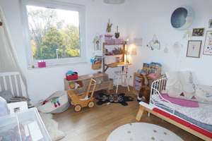 Moderne 4-Zimmer-Dachgeschoss-Wohnung mit Einbauküche und Aufzug im Haus – Die vollständige Adresse der Immobilie erhältst du vom Anbieter., 51377 Steinbüchel, Leverkusen – Vorschaubild 6