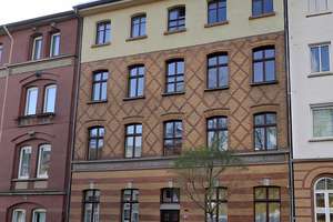 Direkt an der Universität: Rentables Mietshaus in erstklassigem Zustand