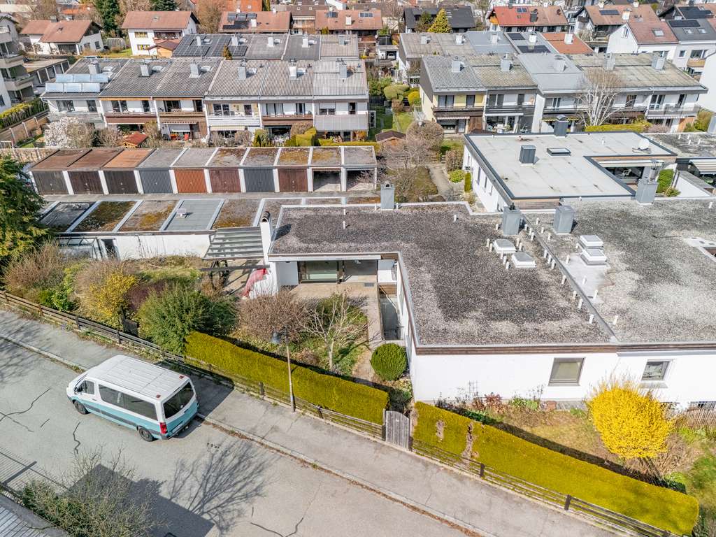 Immobilie in Stephanskirchen - Atrium-Bungalow am Schloßberg zum renovieren / Kauf gegen Gebot - Bild 0