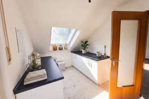 Über den Dächern von Stuttgart-Süd: Gemütliches DG-Juwel mit Balkon und Traumaussicht! – Die vollständige Adresse der Immobilie erhältst du vom Anbieter., 70199 Südheim, Stuttgart – Vorschaubild 7