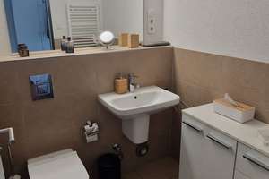 Moderne 1-Zimmer-Wohnung mit Balkon & Aufzug in Idstein | teilmöbliert | ab sofort – Luxemburger Allee 2, 65510 Idstein – Vorschaubild 3