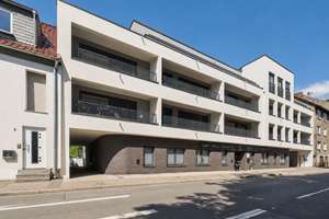 Zuhause am Wasser: Moderne 2-Zimmer-Wohnung (Erstbezug) mit Loggia & neuer EBK nahe Phoenix-See