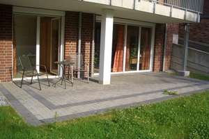 Kleine, gepflegte 2-Zimmer-Wohnung mit offener Küche & großer Süd-West-Terrasse