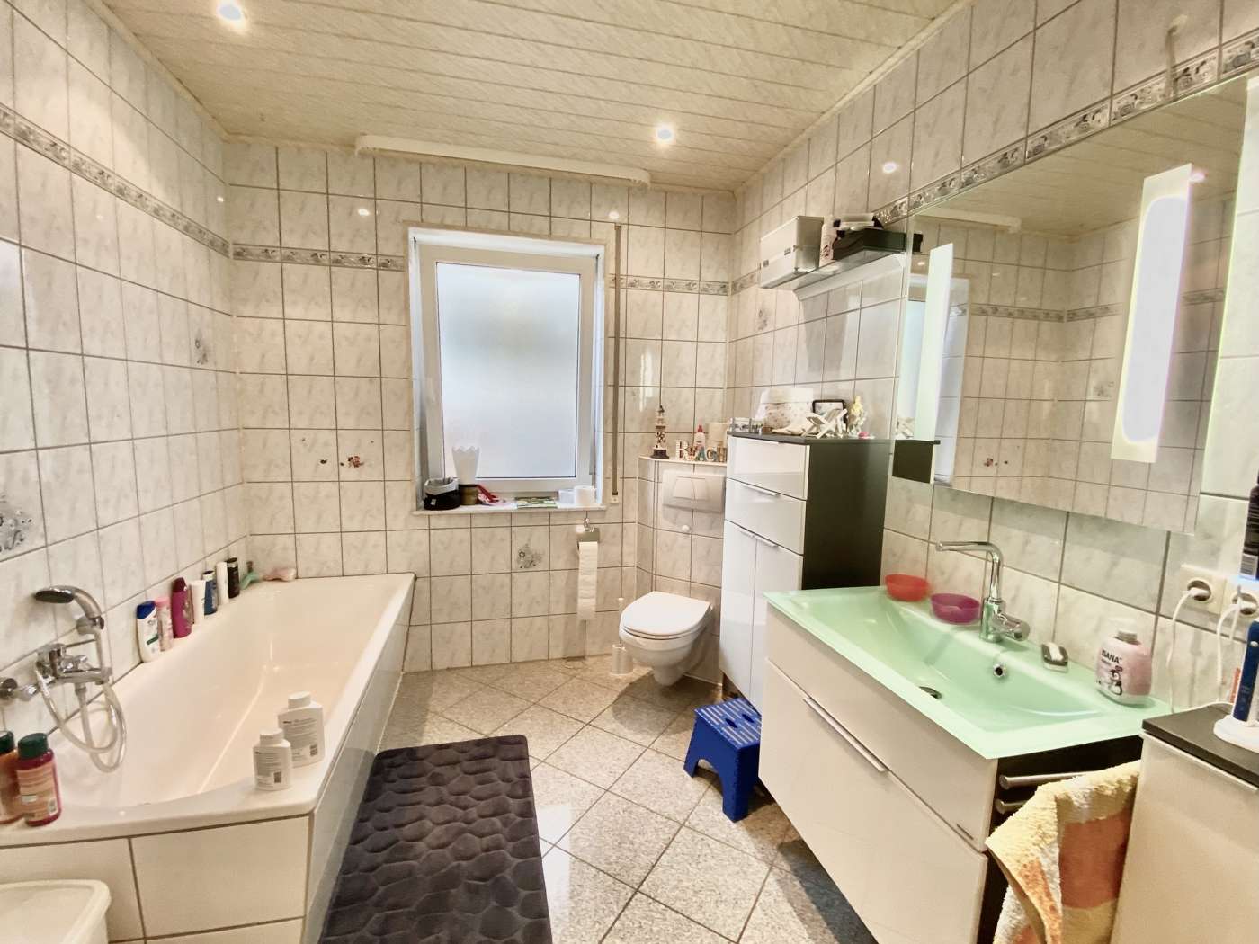 Immobilie in Helsa - Hochwertiges MFH mit Gartenpool, PV-Anlage, 

neuer Heizung und weiteren Extras in Helsa-Wickenrod - Bild 17