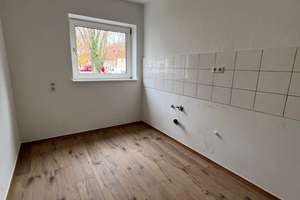 Renovierte 2-Zimmer-Wohnung mit Balkon in ruhiger Lage von SZ-Gebhardshagen – Sonnenbergweg 17, 38229 Gebhardshagen, Salzgitter – Vorschaubild 3