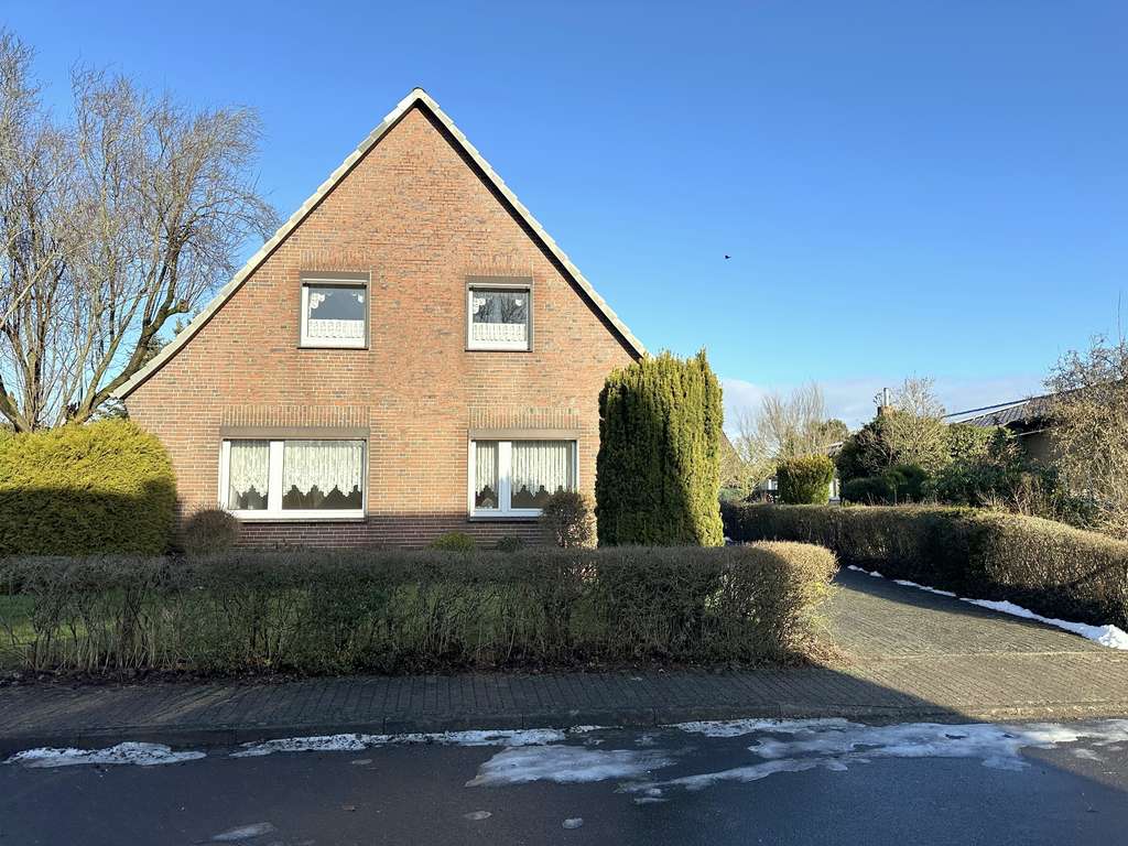 Immobilie in Wrist -  Großes familienfreundliches Einfamilienhaus mit zwei Garagen, in guter ruhiger Lage, zu verkaufen! - Bild 0