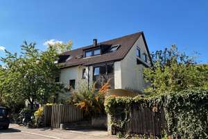 Zentrumsnah und ruhig gelegene 3-Zimmer-Wohnung, mit Garage und sofort frei