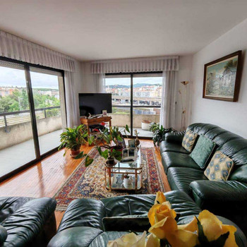 Verkauf einer nach außen gerichteten 4-Zimmer-Wohnung in Sant Narcís, Girona Stadt