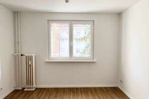Vermietete 2,5-Zi.-Whg. Käufer-Provi-FREI | Süd-Balkon + EBK + 3.OG + neue Fenster & Elektro – Die vollständige Adresse der Immobilie erhältst du vom Anbieter., 12247 Lankwitz, Berlin – Vorschaubild 7