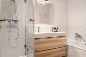 Charmante Stil-Altbauwohnung mit großem Balkon. Zeitlose Schönheit & echtes Wohngefühl. – Die vollständige Adresse der Immobilie erhältst du vom Anbieter., 80797 Neuschwabing, München – Vorschaubild 10
