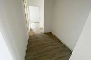 Willkommen in Ihrer frisch modernisierten Familien-Wohnung mit Balkon-Weitblick, Wannenbad, Gäste-WC – Friedensstraße 114a, 51145 Urbach, Köln – Vorschaubild 13