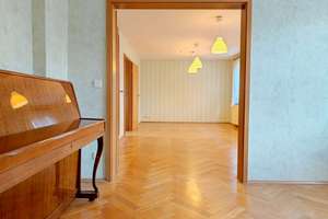 Gepflegtes Einfamilienhaus mit großem Garten und Doppelgarage in Dresden-Hellerau – Die vollständige Adresse der Immobilie erhältst du vom Anbieter., 1109 Hellerau/Wilschdorf, Dresden – Vorschaubild 2
