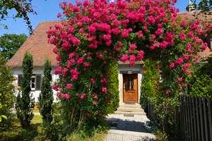 Wohnen mit Charme – hier trifft Alt auf Modern 
DHH mit traumhaftem Garten in Coburg / Cortendorf