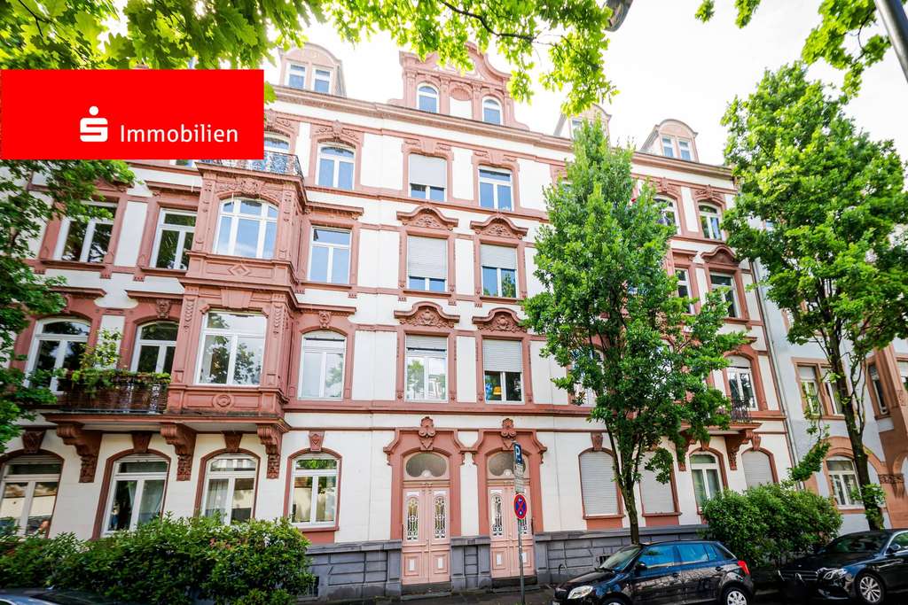 Offenbach am Main: Altbau-Charme: 6-Zimmerwohnung mit Balkon in zentraler Lage !