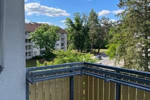 Attraktive 3 Zimmer-Wohnung mit Balkon ! – Gebbertstr. 146, 91058 Sebaldus, Erlangen – Vorschaubild 3