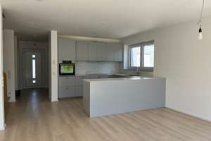 Exklusive DHH in Top-Lage mit Dachterrasse, Garage und großem pflegeleichtem Garten – Die vollständige Adresse der Immobilie erhältst du vom Anbieter., 61267 Neu-Anspach – Vorschaubild 9
