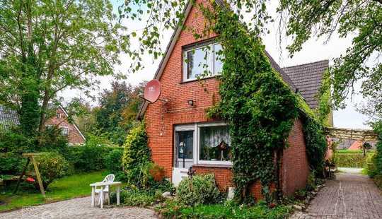 Bild von Wohnhaus mit großem Grundstück in Sackgassenlage