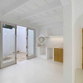Wunderschönes, komplett renoviertes Haus mit 4 Schlafzimmern, 15 m² Innenhof und 25 m² Terrassen zum