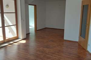 Attraktive 2,5-Zimmer-Dachgeschosswohnung Loggia plus Balkon, TG-Stellplatz, frei, ohne Provision – Zum Schmiedeberg 4, 1156 Gompitz, Dresden – Vorschaubild 8