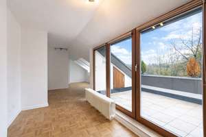 Helle 1-Zimmer-Dachgeschosswohnung mit Balkon und Gartenmitnutzung