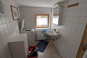 Großzügiges modernisiertes Einfamilienhaus in Gerzen mit Garten und mehreren Garagen – 84175 Gerzen – Vorschaubild 8