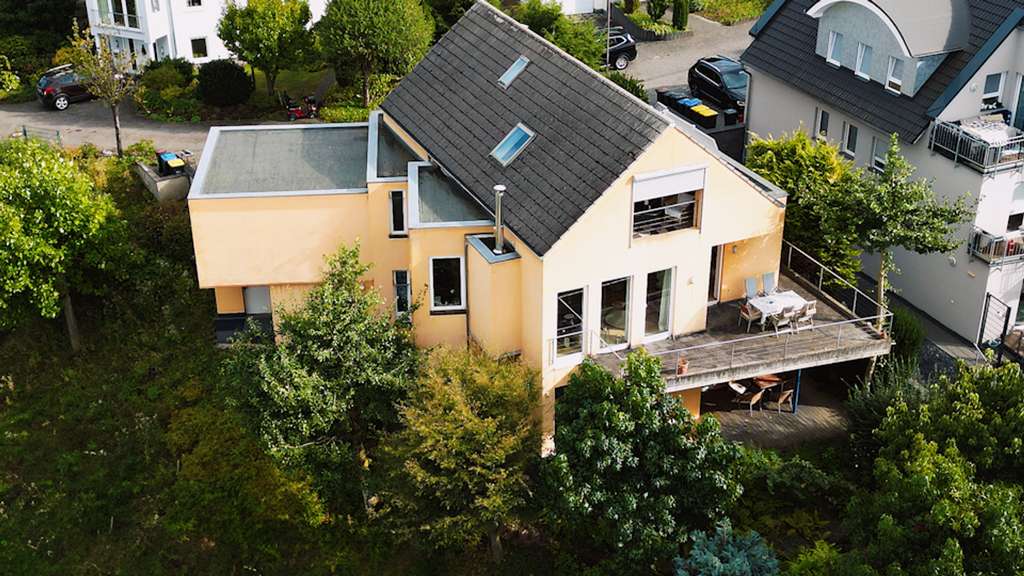 Immobilie in Mülheim-Kärlich - Exklusives Wohnen in Halbhöhenlage von Mülheim- Kärlich mit mit Blick über die Rheinebene - Bild 1