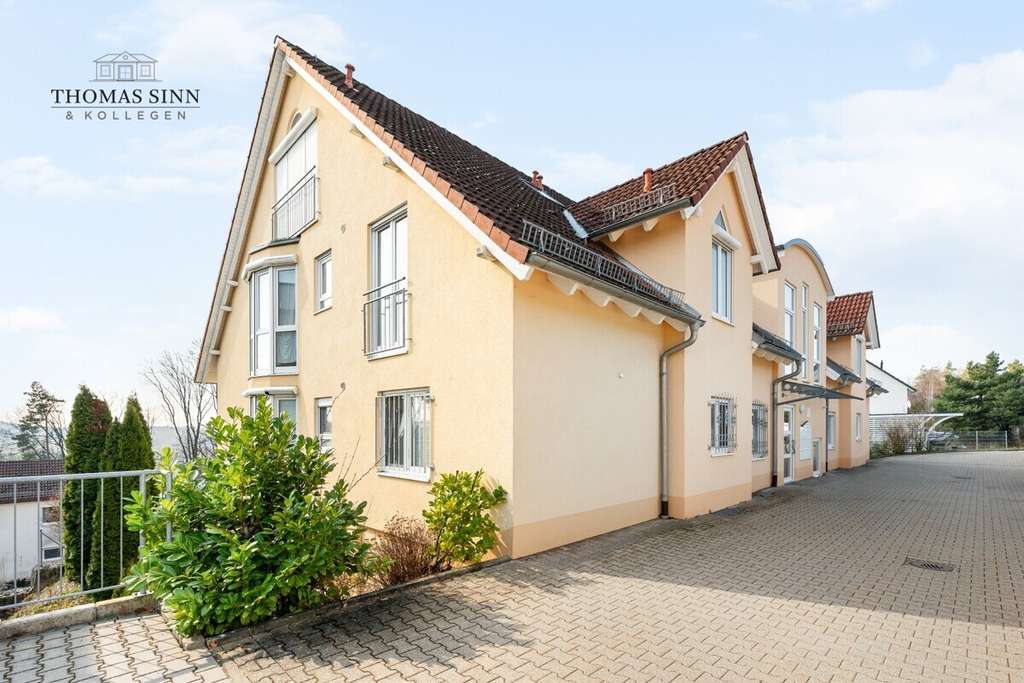 Immobilie in Löwenstein - Lichtdurchflutete 3,5-Zimmer-DG-Maisonette-Galerie-Wohnung in herrlicher Aussichtslage - Bild 1