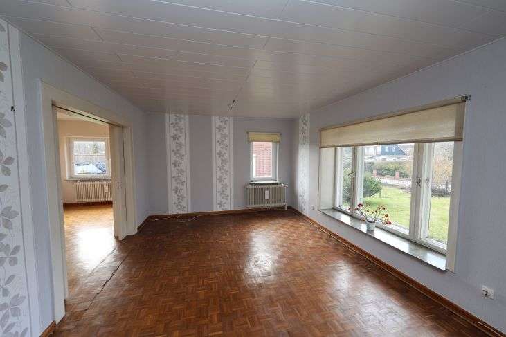 Immobilie in Groven - Gediegenes Einfamilienhaus auf schönem Grundstück mit altem Baumbestand in Lunden, Kreis Dithmarsche - Bild 24