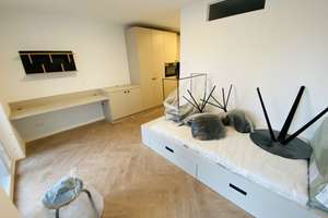 Traumhafte möblierte Wohnung mit Balkon direkt zum ruhigen Innenhof mit EBK und Abstellkammer!!!! – Moissistraße 31, 12489 Adlershof, Berlin – Vorschaubild 1